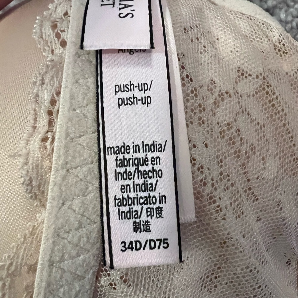 NWOT dream angels 34D NEVER WORN push up. Was a gift, too large for me.